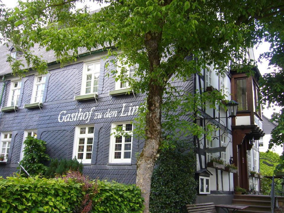 Hotel Gasthof Zu Den Linden Oberhundem Buitenkant foto